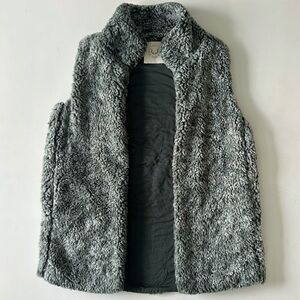 Fantastic Fawn Oversized Green Sherpa Fleece Vest with Pockets - Size Small